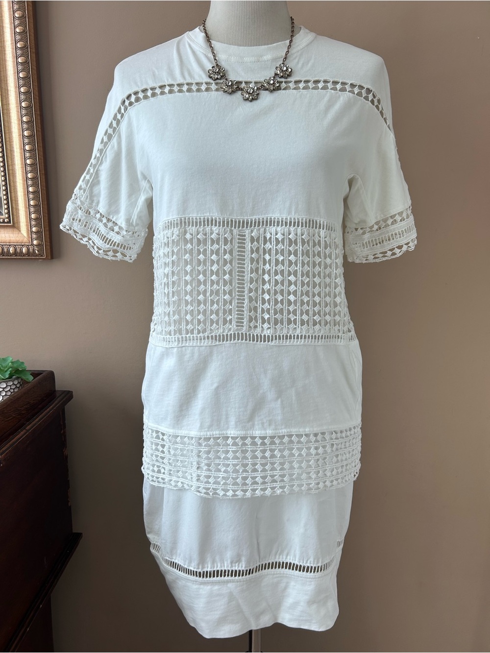 Chloe White Embroidered Short Sleeve Shift Dress